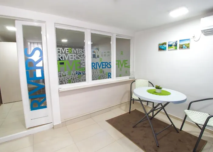 Five Rivers 招待所